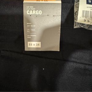 Gap flat front cargo 33x34 business casual. Brand new never worn. Excellent